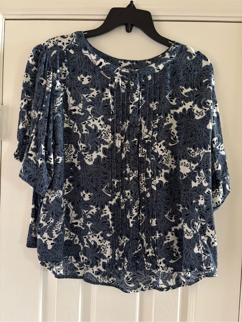 Liz Claiborne Navy and White Floral Pintuck Blouse